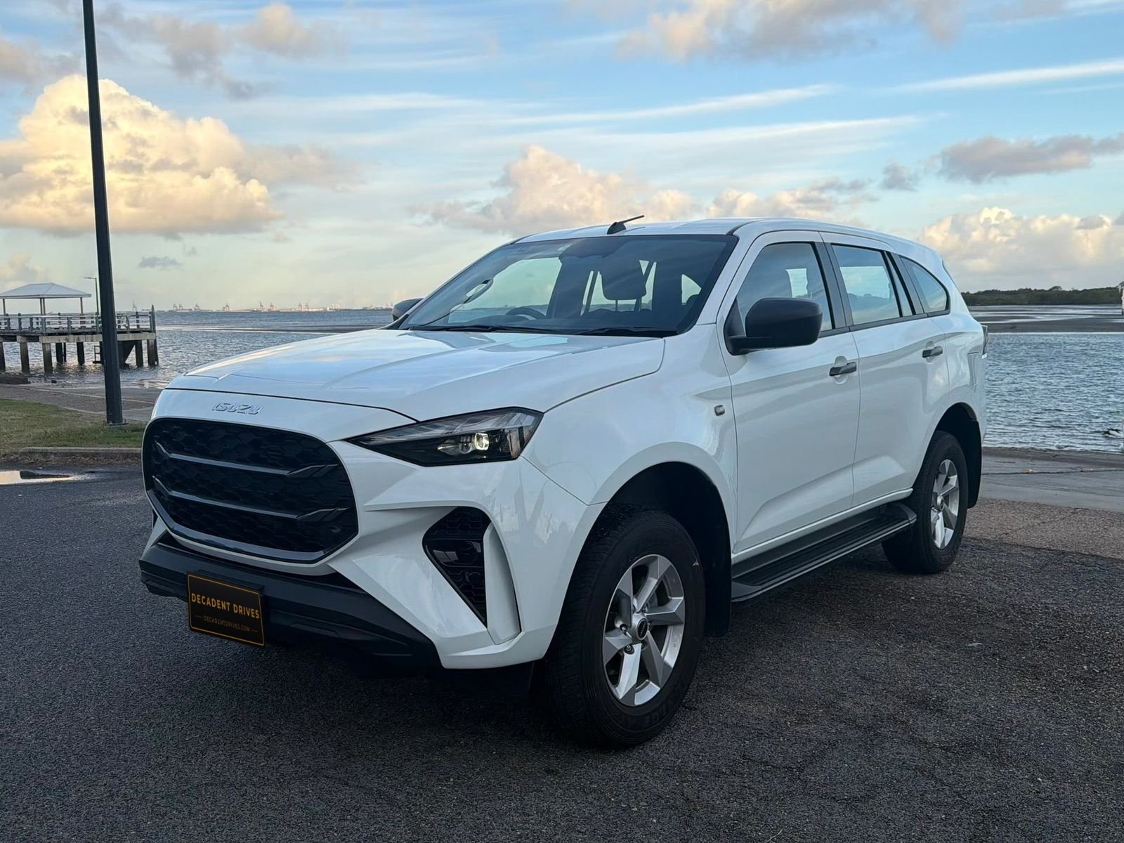White 2025 Isuzu MU-X 7-seat SUV, side three-quarter view
